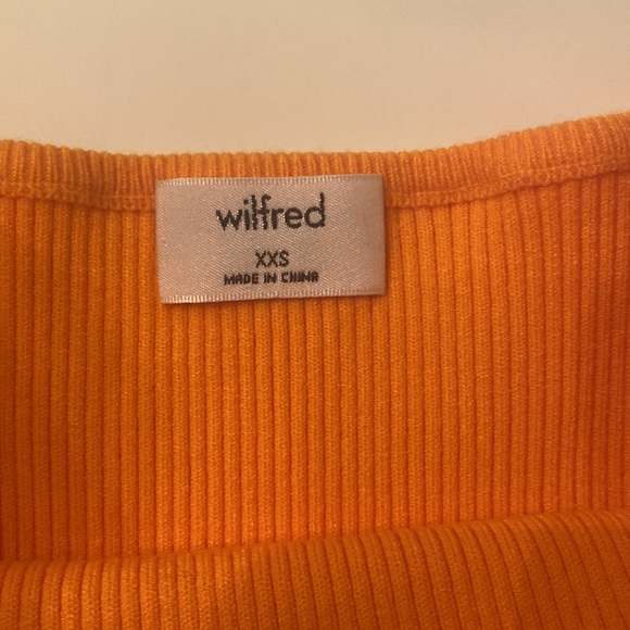 Wilfred top with a cute cut out - Picture 2 of 7